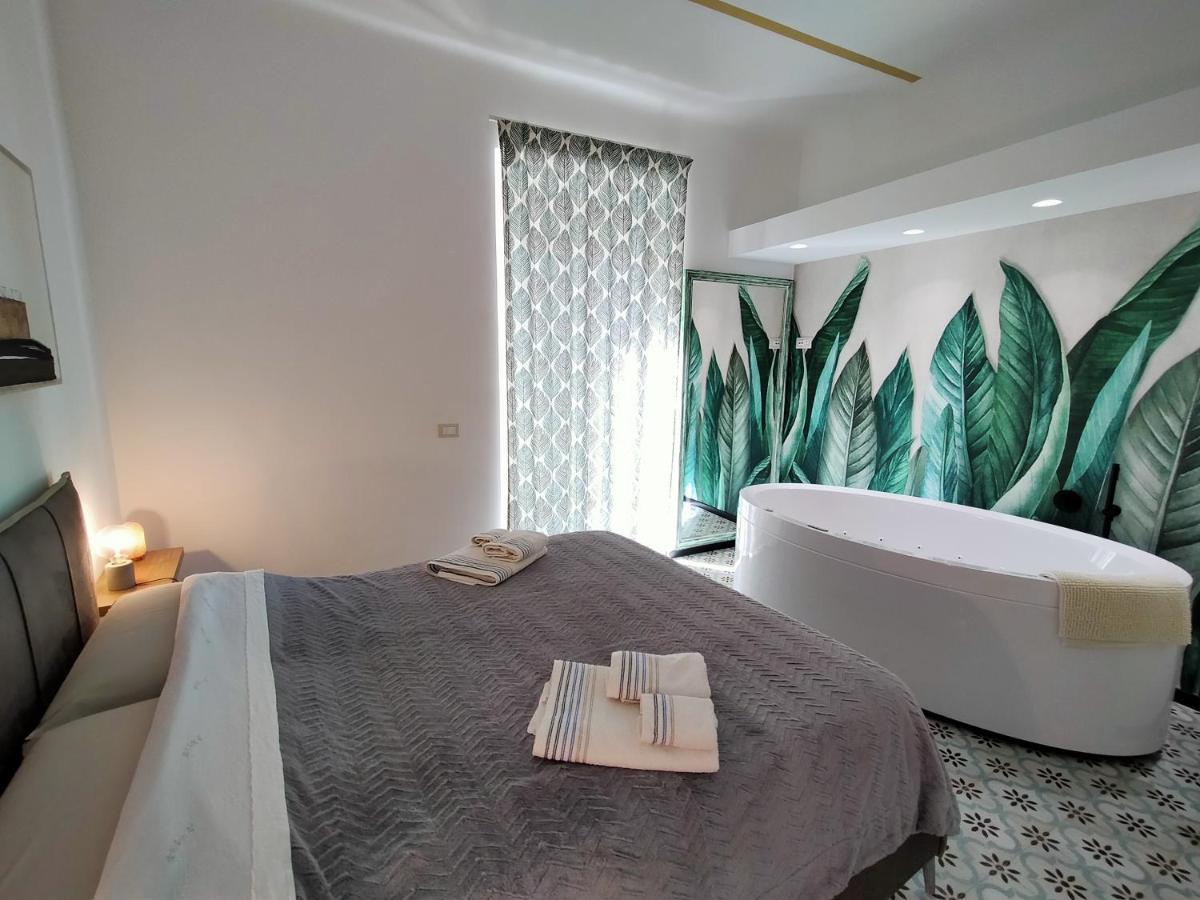 Sonnino Suite Jacuzzi Apartment Bari Eksteriør billede